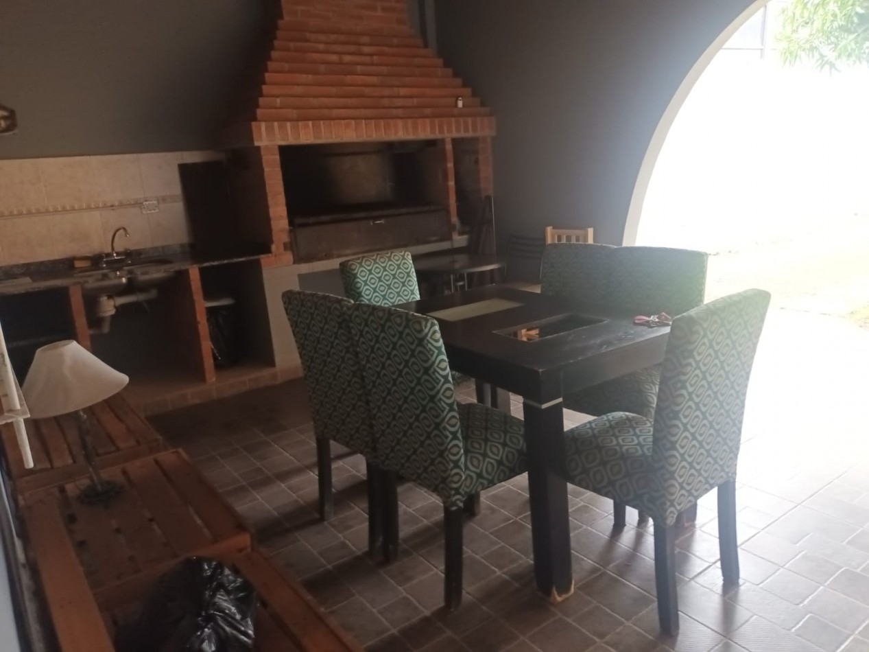 HABITACION AMOBLADA. PILETA. ZONA AV. LAVALLE Y AV. CABRED
