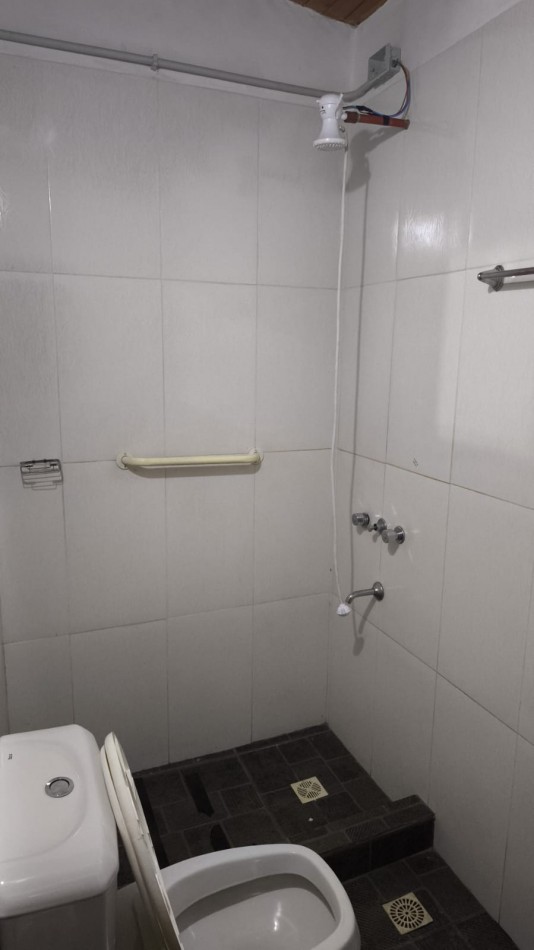 HABITACION AMOBLADA. PILETA. ZONA AV. LAVALLE Y AV. CABRED
