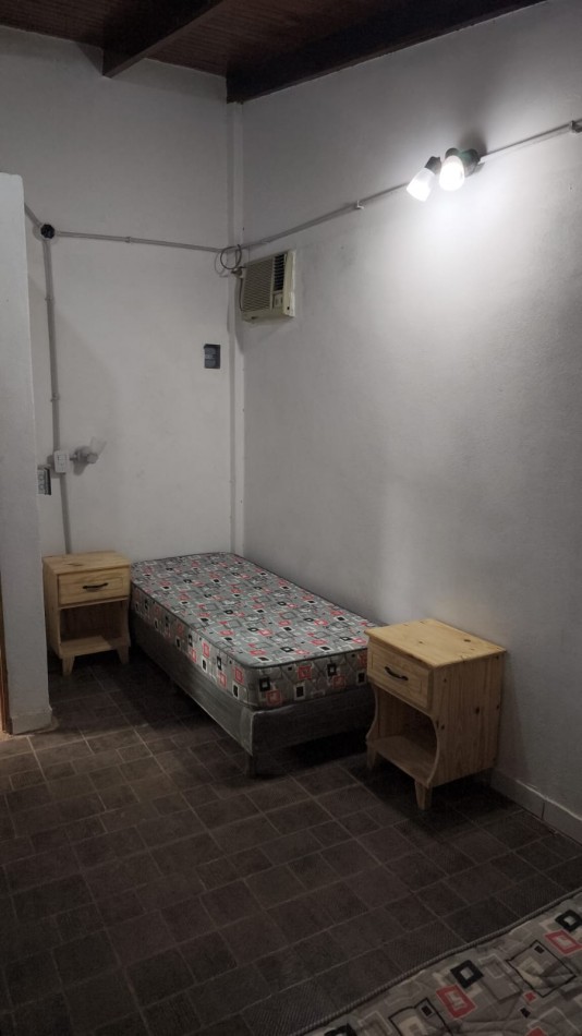 HABITACION AMOBLADA. PILETA. ZONA AV. LAVALLE Y AV. CABRED