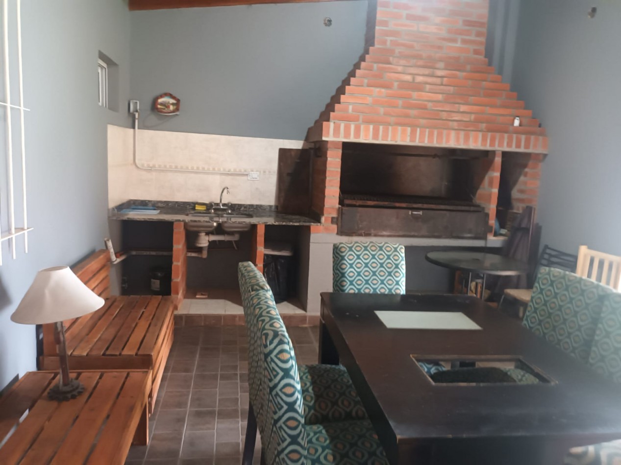 HABITACION AMOBLADA. PILETA. ZONA AV. LAVALLE Y AV. CABRED