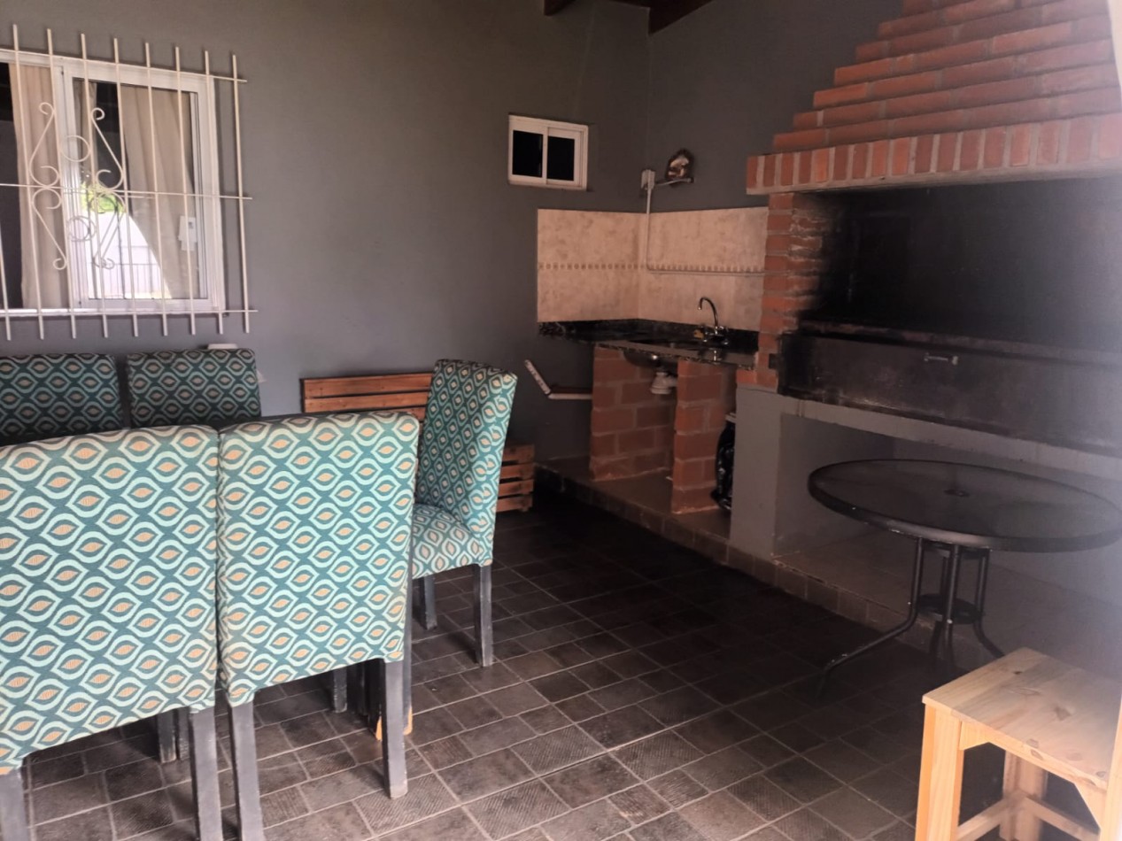 HABITACION AMOBLADA. PILETA. ZONA AV. LAVALLE Y AV. CABRED