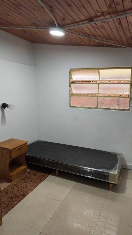 HABITACION AMOBLADA. PILETA. ZONA AV. LAVALLE Y AV. CABRED
