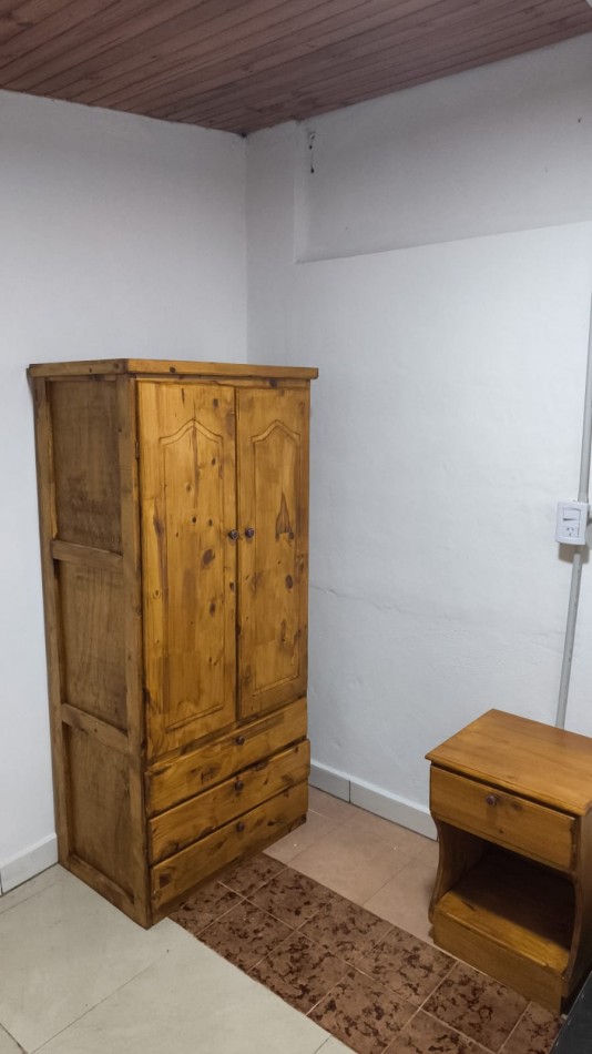 HABITACION AMOBLADA. PILETA. ZONA AV. LAVALLE Y AV. CABRED