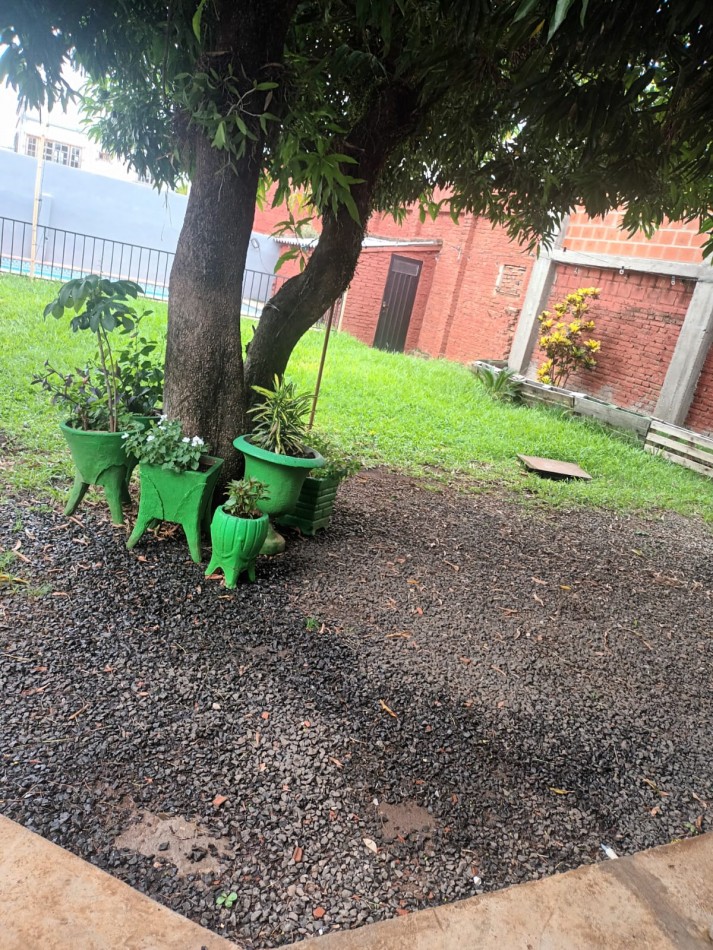 HABITACION AMOBLADA. PILETA. ZONA AV. LAVALLE Y AV. CABRED